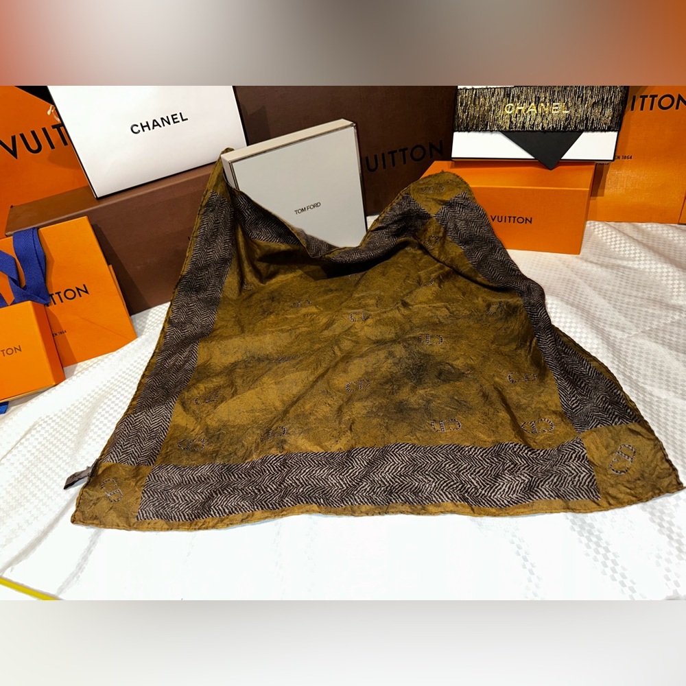 CD Christian Dior Scarf. Rock dye Olive / Brown. - Picture 6 of 11